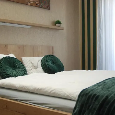 Event Club - Panzio - Tenisz Club - Rendezvenyhaz Bed & Breakfast *